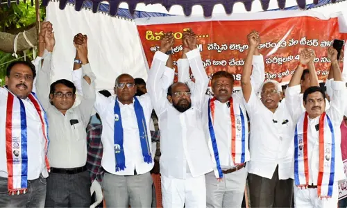 తెలంగాణలో 25 వేల పోస్టులు తక్షణమే భర్తీ చేయాలి