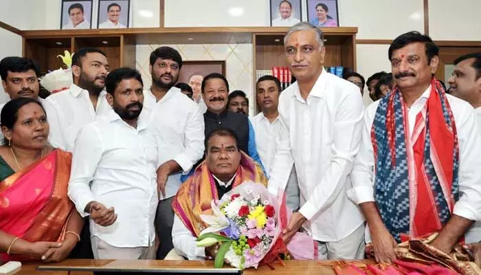 ఎస్సీ, ఎస్టీ కమిషన్ చైర్మన్గా బక్కి వెంకటయ్య ప్రమాణ స్వీకారం ఎస్సీ, ఎస్టీ కమిషన్ చైర్మన్గా బక్కి వెంకటయ్య ప్రమాణ స్వీకారం