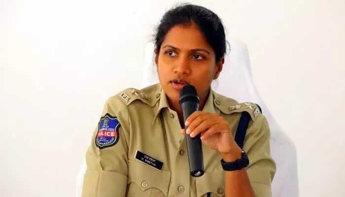 సిద్దిపేట జిల్లా ప్రజలకు పోలీస్ కమిషనర్ శ్వేత కీలక సూచన సిద్దిపేట జిల్లా ప్రజలకు పోలీస్ కమిషనర్ శ్వేత కీలక సూచన