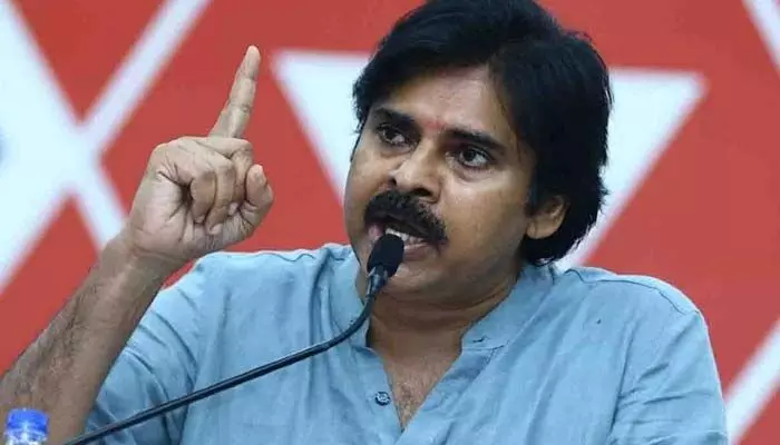పవన్ కల్యాణ్ బీ అలర్ట్: జనసేనలోకి వైసీపీ కోవర్టుల ఎంట్రీకి ప్లాన్? పవన్ కల్యాణ్ బీ అలర్ట్: జనసేనలోకి వైసీపీ కోవర్టుల ఎంట్రీకి ప్లాన్?