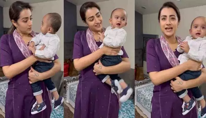 హీరోయిన్ త్రిష ఎత్తుకుని మరీ ఆడిస్తున్న ఈ బాబు ఎవరో తెలిస్తే షాక్ అవ్వాల్సిందే? క్యూట్ వీడియో వైరల్ హీరోయిన్ త్రిష ఎత్తుకుని మరీ ఆడిస్తున్న ఈ బాబు ఎవరో తెలిస్తే షాక్ అవ్వాల్సిందే? క్యూట్ వీడియో వైరల్
