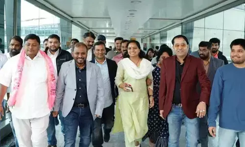 లండన్‌లో ఎమ్మెల్సీ కవితకు ఘన స్వాగతం.. ఎయిర్‌పోర్ట్‌లో సందడి