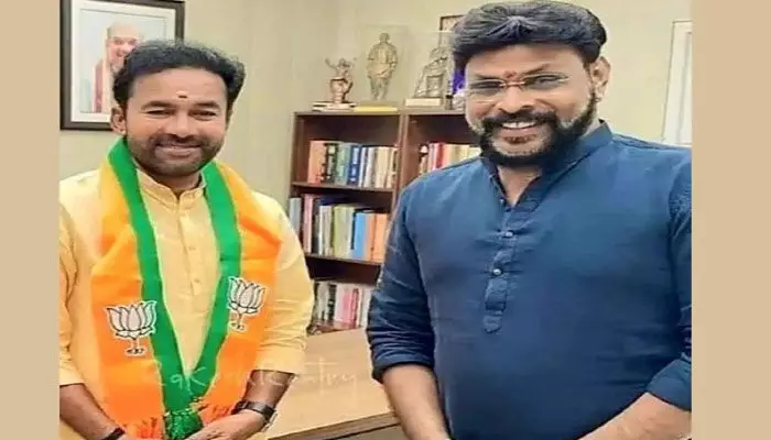 బీజేపీలో చీకోటి ప్రవీణ్ చేరికకు గ్రీన్ సిగ్నల్.. ఎట్టకేలకు ఫలించిన చర్చలు బీజేపీలో చీకోటి ప్రవీణ్ చేరికకు గ్రీన్ సిగ్నల్.. ఎట్టకేలకు ఫలించిన చర్చలు