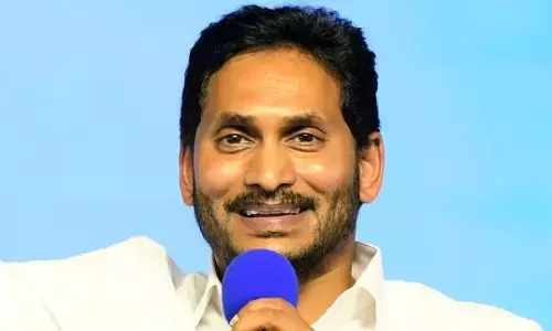 గోదావరి జిల్లాల లిస్ట్ పై జగన్ ఫోకస్: పలువురు సిట్టింగ్‌లకు టికెట్ నిరాకరణ