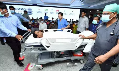 సీఎం కావాలన్న ఆశతో.. కేసీఆర్ ఆరోగ్యాన్ని కేటీఆర్ పట్టించుకోవట్లేదు