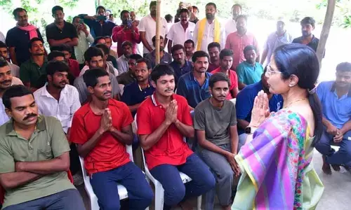 మీ రుణం తీర్చుకోలేనిది.. వాలంటీర్లపై అప్యాయత కురిపించిన Nara Bhuvaneswari