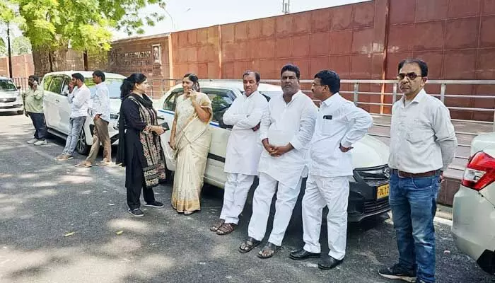 మా సంగతేంది.. ఏఐసీసీ నేతలపై పెరుగుతున్న ఒత్తిడి మా సంగతేంది.. ఏఐసీసీ నేతలపై పెరుగుతున్న ఒత్తిడి