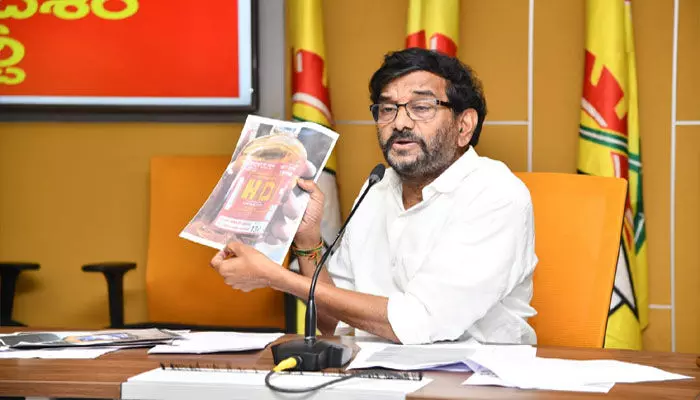 నాసిరెడ్డి మద్యంతో జగన్ రెడ్డి ప్రజల ప్రాణాలు తీస్తున్నాడు: మాజీ మంత్రి సోమిరెడ్డి నాసిరెడ్డి మద్యంతో జగన్ రెడ్డి ప్రజల ప్రాణాలు తీస్తున్నాడు: మాజీ మంత్రి సోమిరెడ్డి