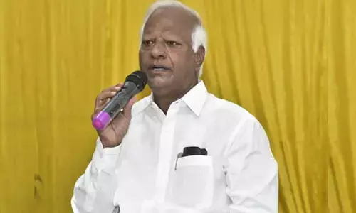 బట్టలు ఊడదీయిస్తా.. కడియం శ్రీహరి సంచలన వ్యాఖ్యలు