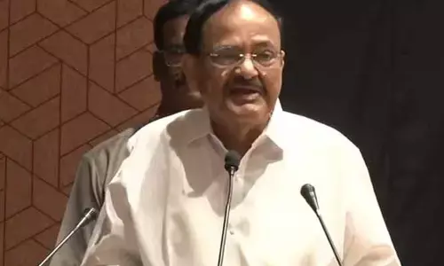 కండువా మార్చినట్లు.. పార్టీలు మారుతున్నారు: మాజీ ఉపరాష్ట్రపతి వెంకయ్యనాయుడు