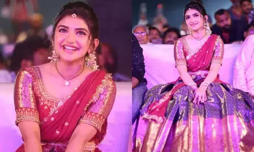 హాఫ్ శారీలో అచ్చం పల్లెటూరి పిల్లను తలపించిన శ్రీలీల.. పిక్స్ వైరల్