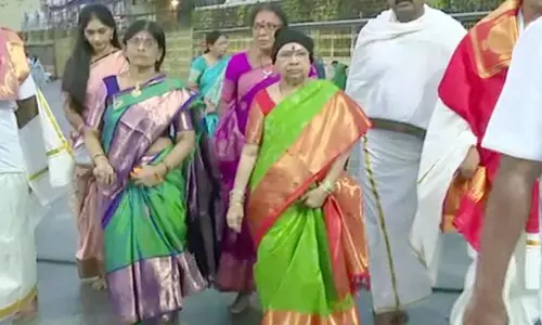 తిరుమల శ్రీవారిని దర్శించుకున్న సీఎం కేసీఆర్ సతీమణి