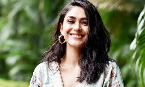 ఆ స్టార్‌ హీరోతో ప్రేమలో పడ్డ మృణాల్‌ ఠాకూర్‌.. అతను  ఎవరంటే?