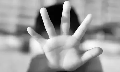 17 బాలికతో 50 ఏళ్ల వృద్ధుడు జంప్.. ఎక్కడంటే?