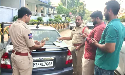 వాహనాల తనిఖీలో రూ. 20 లక్షలు సీజ్