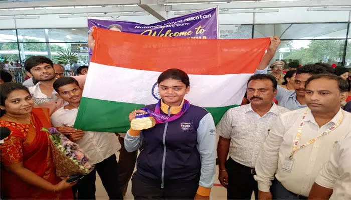 క్రీడాకుసుమాలు జ్యోతి సురేఖ, కోనేరు హంపిలకు ఘన స్వాగతం క్రీడాకుసుమాలు జ్యోతి సురేఖ, కోనేరు హంపిలకు ఘన స్వాగతం