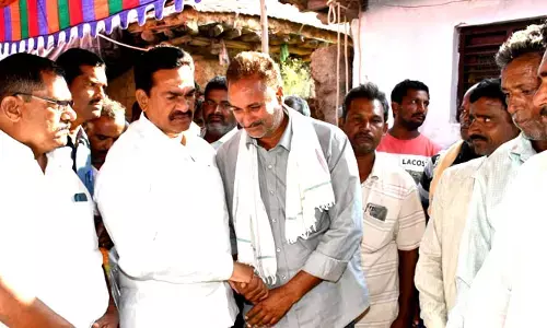 అధైర్య పడకు... అండగా ఉంటా...