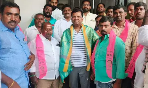 కార్యకర్తలను కంటికి రెప్పల కాపాడుకుంటా : ఎమ్మెల్యే