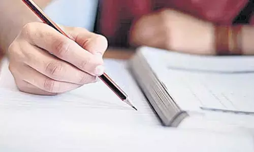 విద్యాశాఖ కమిషనర్‌కు డీఎడ్, బీఎడ్ అభ్యర్థుల వినతి