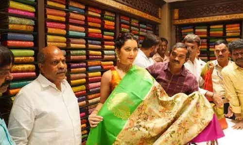 హన్మకొండలోనూ CMR షాపింగ్ మాల్.. సందడి చేసిన సినీ తార రాశీఖన్నా