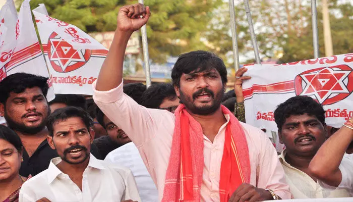 నెల్లూరులో జనసేనకు బిగ్ షాక్: వైసీపీలోకి కీలక నేత నెల్లూరులో జనసేనకు బిగ్ షాక్: వైసీపీలోకి కీలక నేత