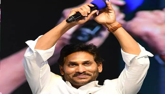 లోకల్, నేషనల్..ఇంటర్నేషనల్ : పవన్ కల్యాణ్ మూడు పెళ్లిళ్లపై సీఎం జగన్ ఫైర్ లోకల్, నేషనల్..ఇంటర్నేషనల్ : పవన్ కల్యాణ్ మూడు పెళ్లిళ్లపై సీఎం జగన్ ఫైర్
