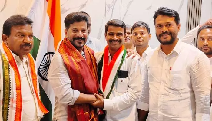 ప్రజాక్షేత్రంలోకి గాజర్ల అశోక్.. రేవంత్ సమక్షంలో కాంగ్రెస్లో చేరిక ప్రజాక్షేత్రంలోకి గాజర్ల అశోక్.. రేవంత్ సమక్షంలో కాంగ్రెస్లో చేరిక