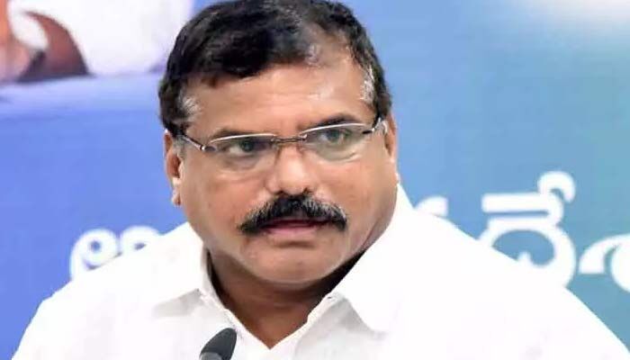 అమరావతిలో తప్పులు జరుగుతున్నాయి: మాజీ మంత్రి బొత్స ఫైర్
