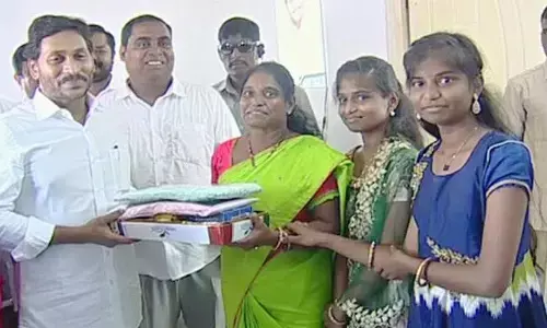 సామూహిక గృహప్రవేశాల్లో పాల్గొన్న సీఎం వైఎస్ జగన్