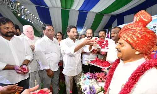 నాన్ లోకల్స్: చంద్రబాబు, పవన్‌, బాలకృష్ణ,లోకేశ్‌లపై సీఎం జగన్‌ ధ్వజం