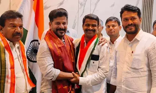 రేవంత్ రెడ్డి స‌మ‌క్షంలో పార్టీలోకి మాజీ మావోయిస్టు