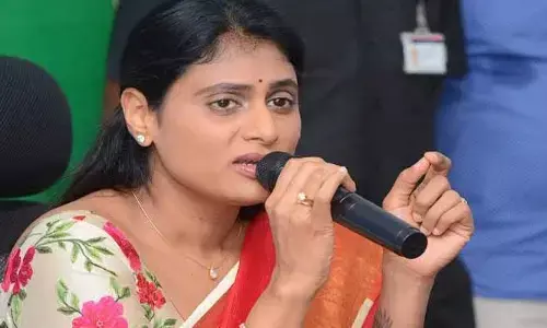 పెన్షన్ల పెంపు ఒక పెద్ద జోక్.. సీఎం కేసీఆర్‌పై షర్మిల సెటైర్స్