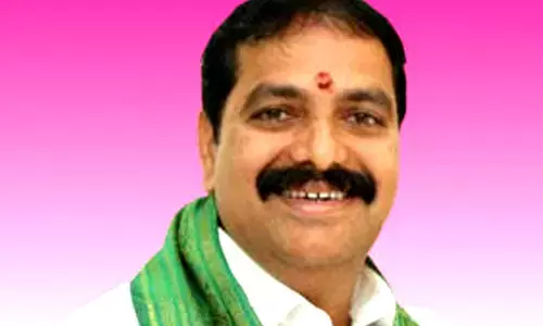 కాంగ్రెస్ గూటికి కార్పొరేటర్ జగదీశ్వర్ గౌడ్