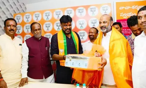 బండి సంజయ్‌ను కలిసిన చికోటి ప్రవీణ్