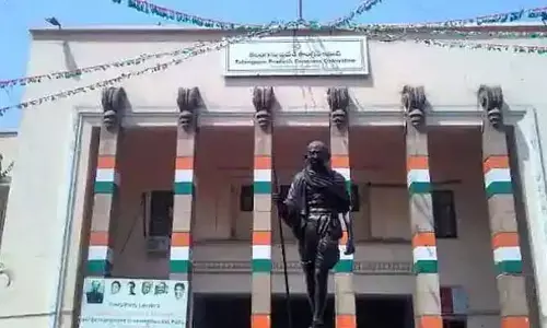 బీసీ లీడర్లపై హైకమాండ్ సీరియస్.. ఇవాళ్టి ధర్నా రద్దు