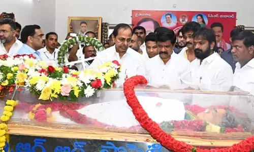 వేముల మంజులమ్మ అంత్యక్రియలకు హాజరైన CM KCR