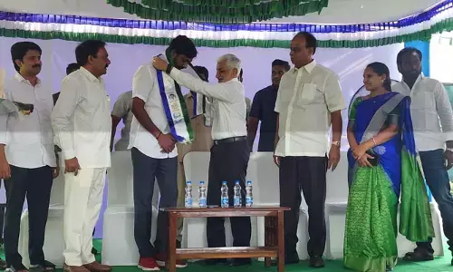 జనసేనకు బిగ్ షాక్: వైసీపీలో చేరిన కేతంరెడ్డి వినోద్ రెడ్డి