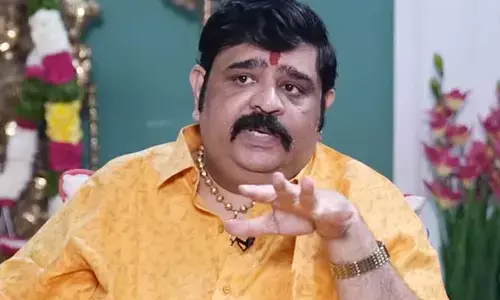 మరో పెద్ద  బాంబు పేల్చిన వేణు స్వామి.. ఆ స్టార్ హీరో కొడుకు ఎదగకపోవడానికి ఆమె కారణమట..?