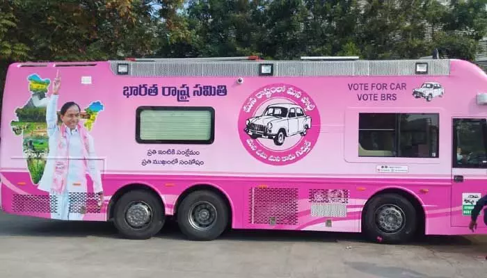 బీఆర్ఎస్ ప్రచార రథం రెడీ.. కేసీఆర్కు గిఫ్ట్ ఇచ్చిన మాజీ సీఎం! బీఆర్ఎస్ ప్రచార రథం రెడీ.. కేసీఆర్కు గిఫ్ట్ ఇచ్చిన మాజీ సీఎం!