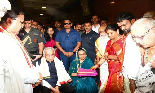 దుర్గమ్మను దర్శించుకున్న గవర్నర్ దంపతులు