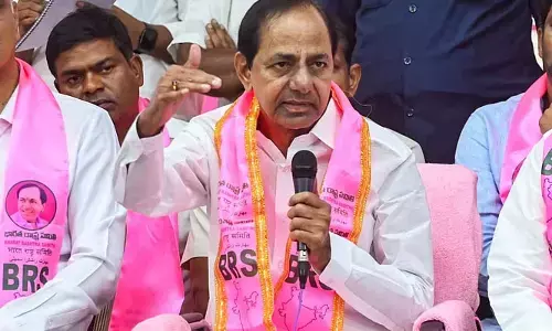 నిరుద్యోగులను లైట్ తీసుకున్న కేసీఆర్.. బీఆర్ఎస్ మేనిఫెస్టోలో కనిపించని ప్రస్తావన