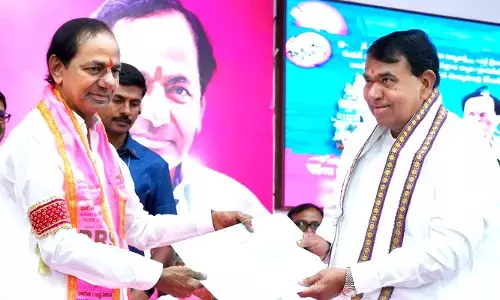 ఎనిమిది మందికి బీఆర్ఎస్ బీఫారంలు