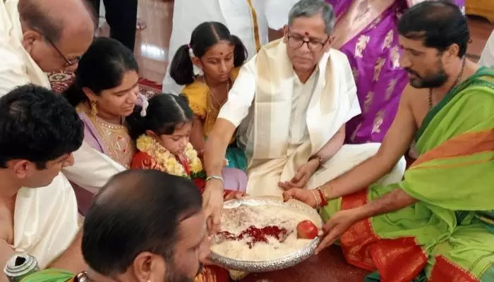 బాసర సరస్వతి అమ్మవారిని దర్శించుకున్న మాజీ సుప్రీం జడ్జి బాసర సరస్వతి అమ్మవారిని దర్శించుకున్న మాజీ సుప్రీం జడ్జి
