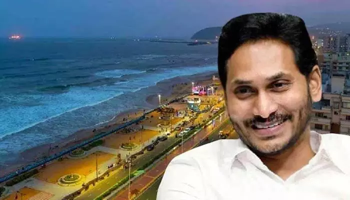 త్వరలోనే విశాఖకు షిప్ట్ అవుతున్నా: సీఎం జగన్ త్వరలోనే విశాఖకు షిప్ట్ అవుతున్నా: సీఎం జగన్