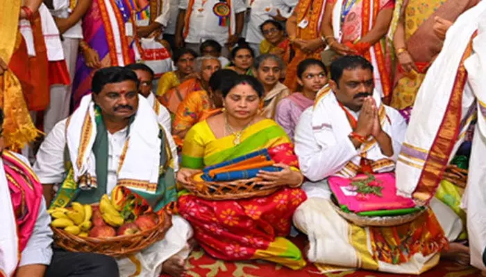 కనకదుర్గమ్మకు టీటీడీ తరఫున పట్టువస్త్రాల సమర్పణ కనకదుర్గమ్మకు టీటీడీ తరఫున పట్టువస్త్రాల సమర్పణ
