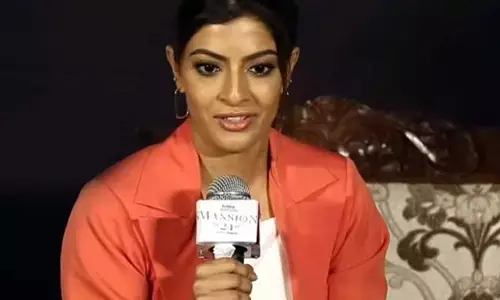 ఇదొక ప్రశ్ననా.. సురేష్ కొండేటిపై హీరోయిన్ ఫైర్