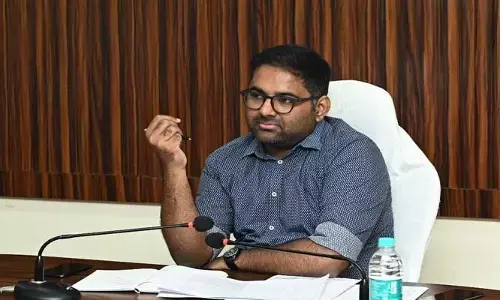 ఎన్నికలు సజావుగా జరిగేందుకు ప్రజలు, పార్టీలు సహకరించాలి - కలెక్టర్ శ్రీహర్ష