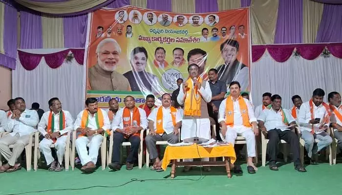 బీజేపీలో లుకలుకలు.. రాజీనామా బాటలో మండల బీజేపీ అధ్యక్షుడు బీజేపీలో లుకలుకలు.. రాజీనామా బాటలో మండల బీజేపీ అధ్యక్షుడు