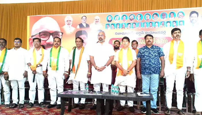 రేవంత్ రెడ్డి, కల్వకుంట్ల కవితలు వ్యాపార భాగస్వాములు రేవంత్ రెడ్డి, కల్వకుంట్ల కవితలు వ్యాపార భాగస్వాములు
