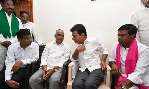 వేముల ప్రశాంత్ రెడ్డిని పరామర్శించిన మంత్రి KTR